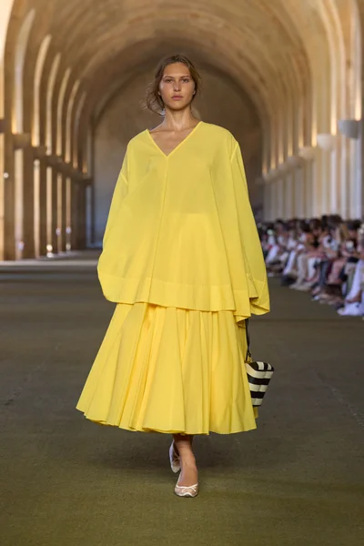 Look 4